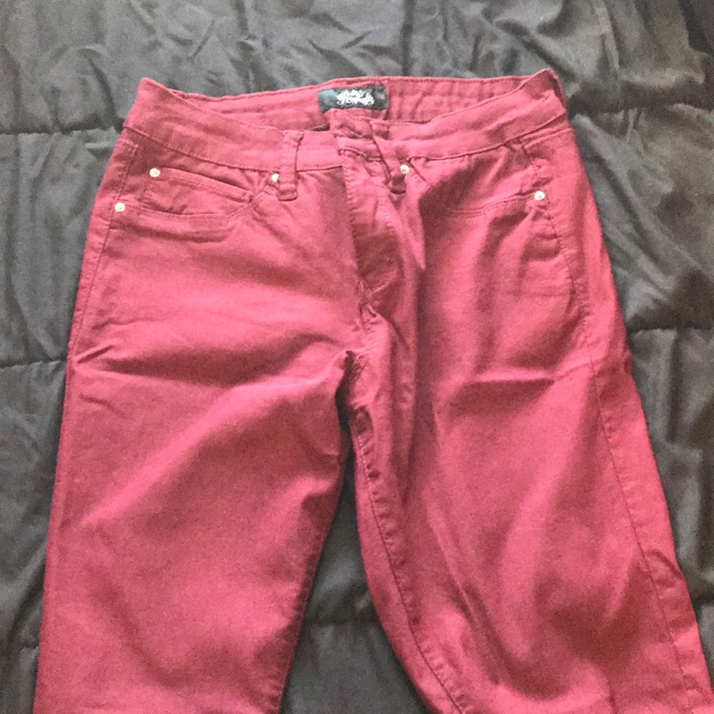 Skinny jeans wine colored